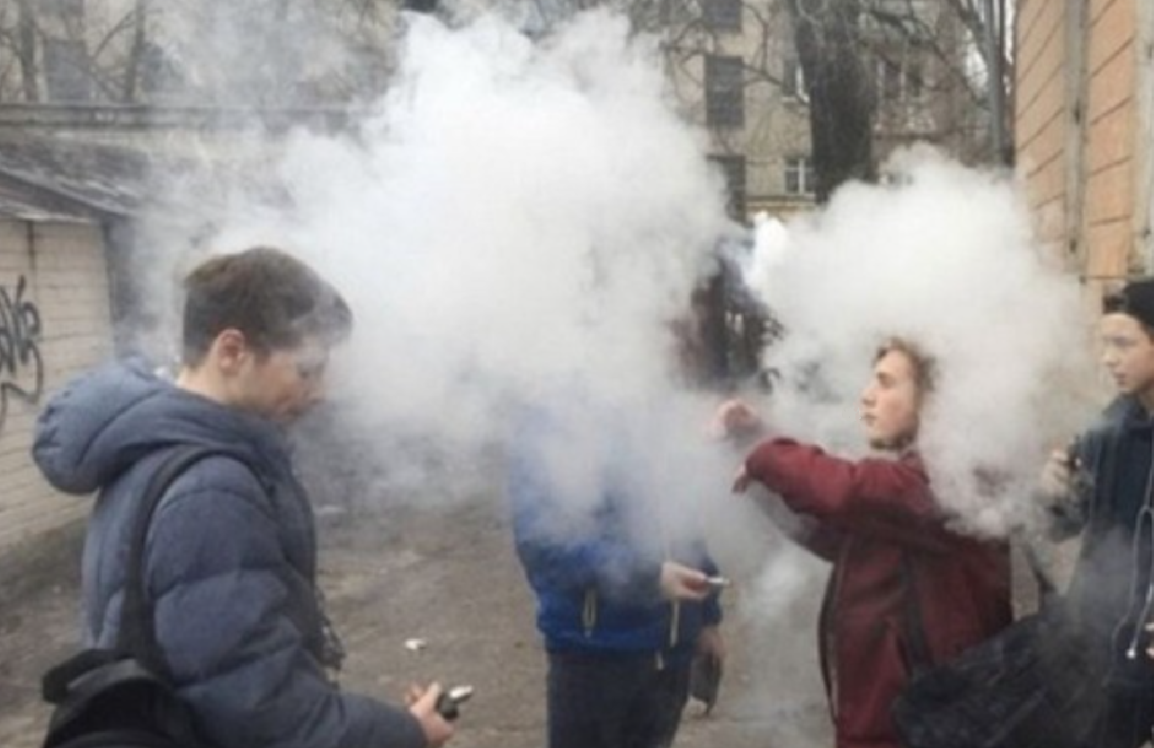 У школах посилили відповідальність за шкідливі звички: які штрафи очікують батьків