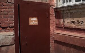 Укриття, камери та сигналізація: причини посилення безпеки у школах та кого можуть не пропустити