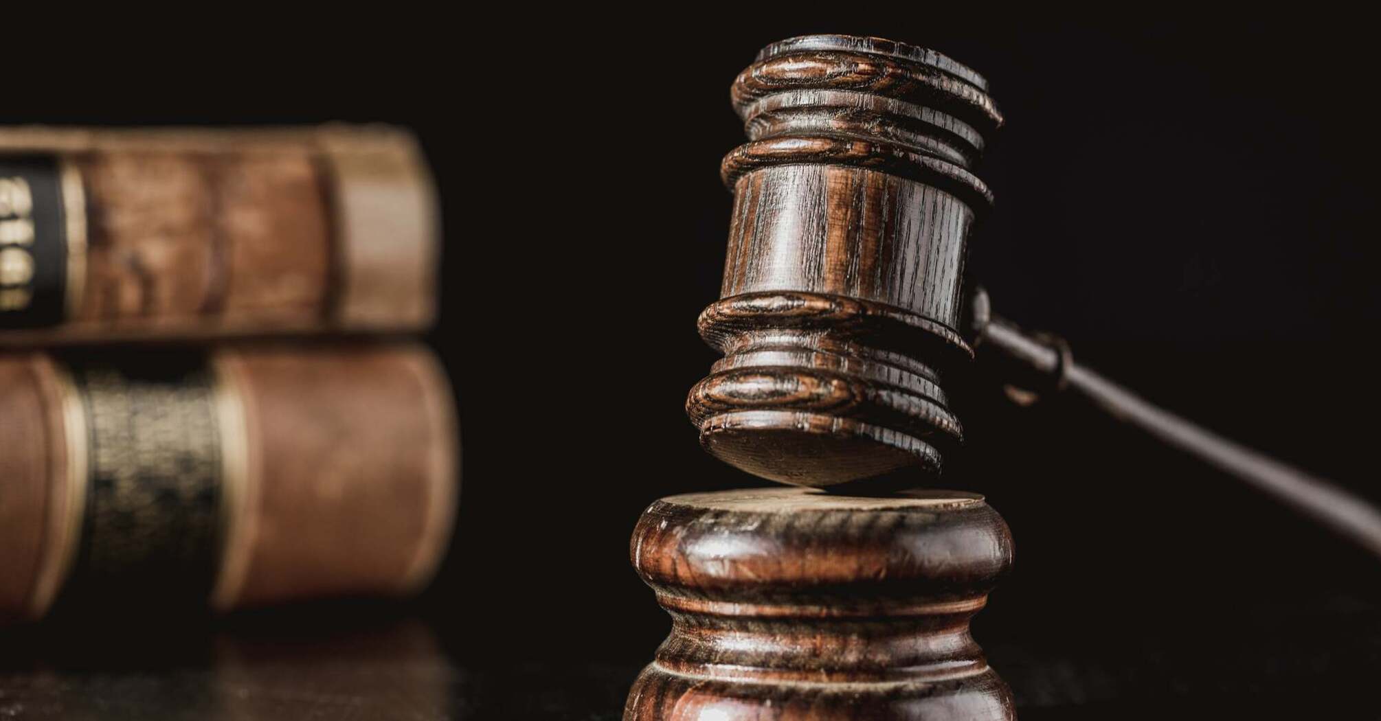 Суддю ВАКС зупинили на вулиці журналісти