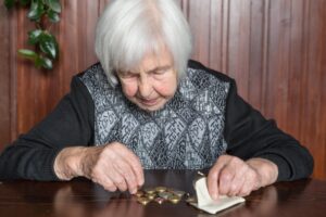 За межами бідності: українці дедалі частіше опиняються на вулиці