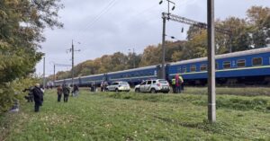 Операція в лісі: на Житомирщині затримали потяг "Будапешт – Київ" через інформацію про мінування
