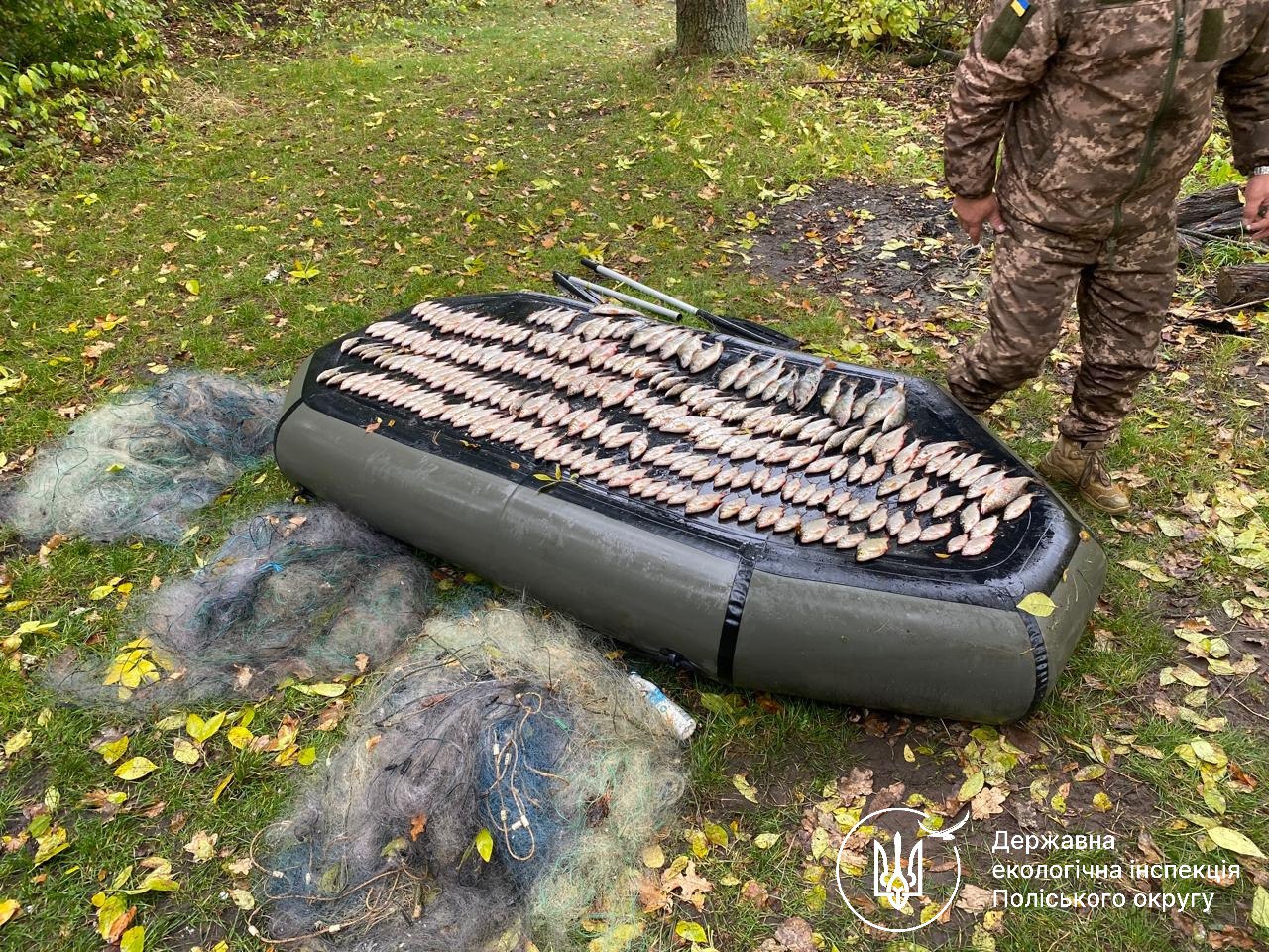 На Житомирщині затримали браконьєра, що завдав збитків на майже 400 тисяч гривень, з величезною кількістю заборонених сіток