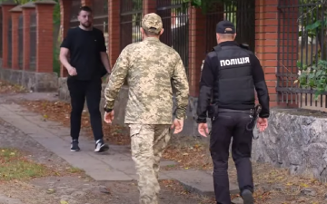 Поліція та ТЦК. Фото: скрін youtube