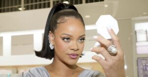 LVMH розглядає можливість продажу своєї частки у Fenty Beauty, співзасновницею якої є Ріанна