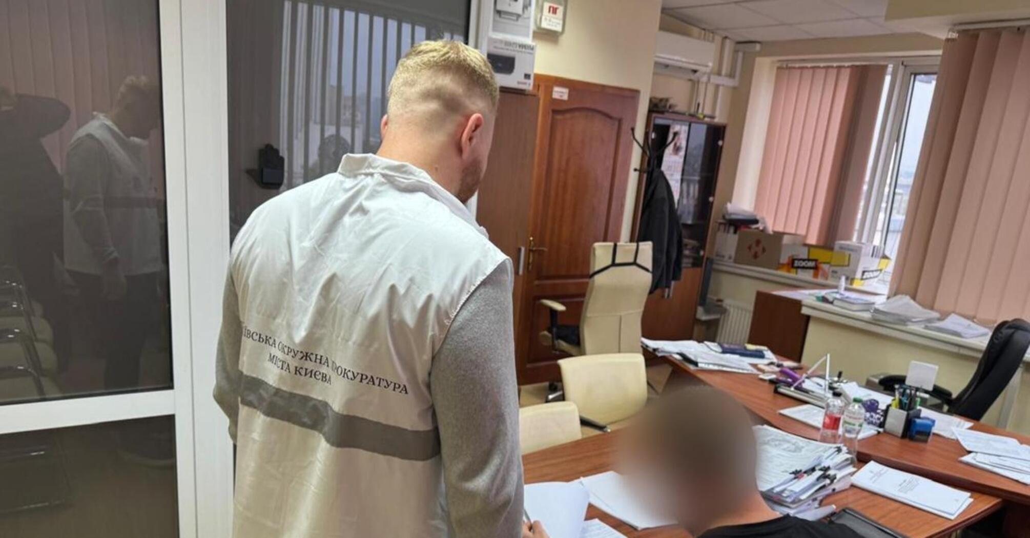 Посадовця Голосіївської РДА підозрюють у привласненні 1 млн грн