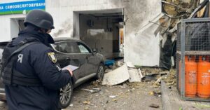 FPV-дрон вдарив у автозаправну станцію в Сумах: дві жінки отримали поранення