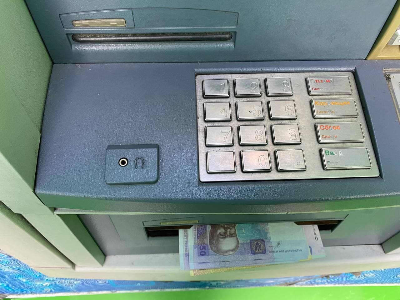 Головні події 23 листопада: зупинка роботи банкоматів, можливість не сплачувати кредити та продовження зимових канікул