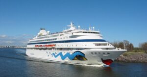 Лайнер Astoria Grande не зміг причалити в Стамбул, більше 600 пасажирів вирушили далі до Росії