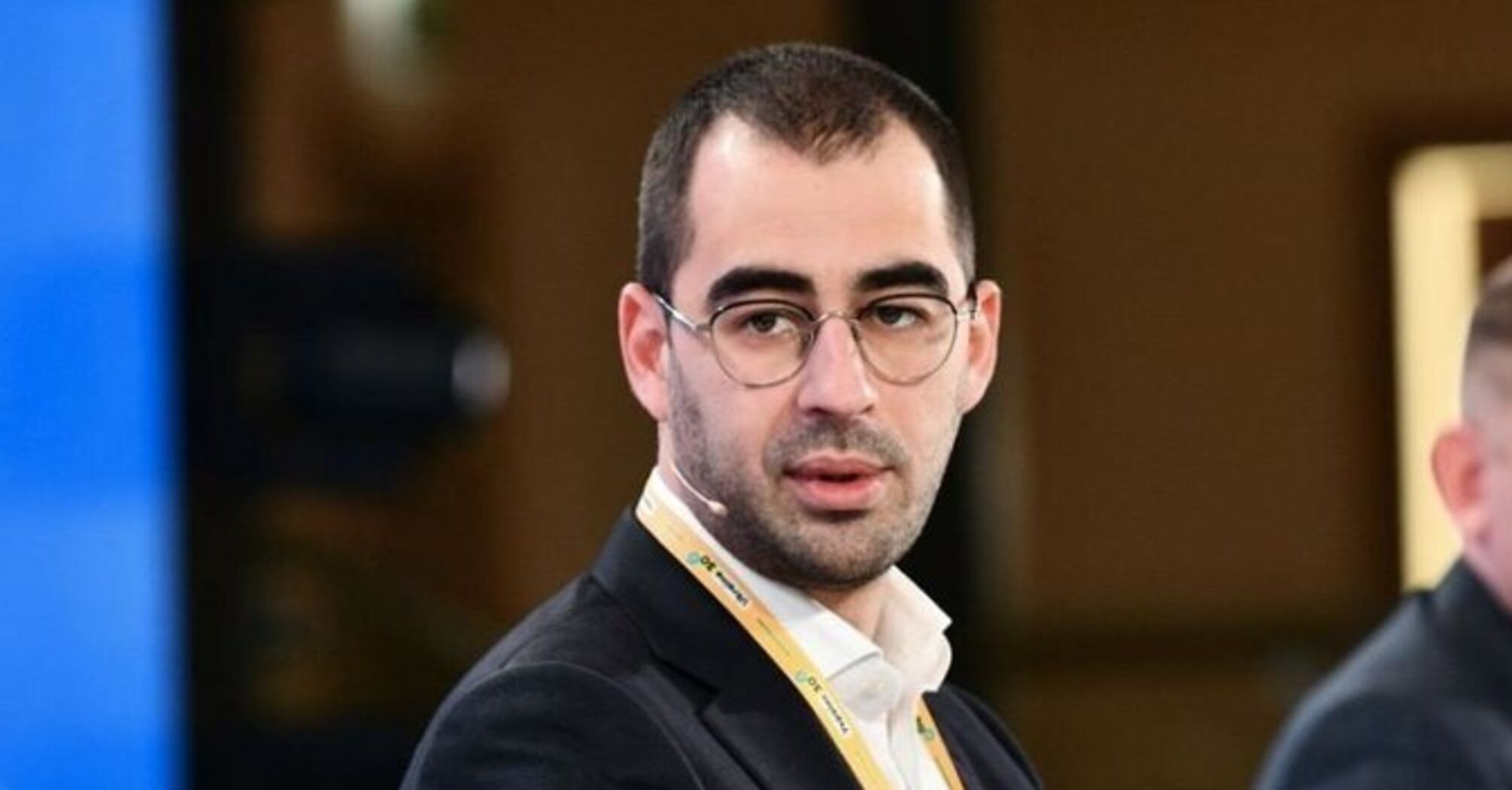 Екснардеп Олександр Трухін, що планував ''тихенько зникнути'', придбав розкішний автомобіль Porsche Macan