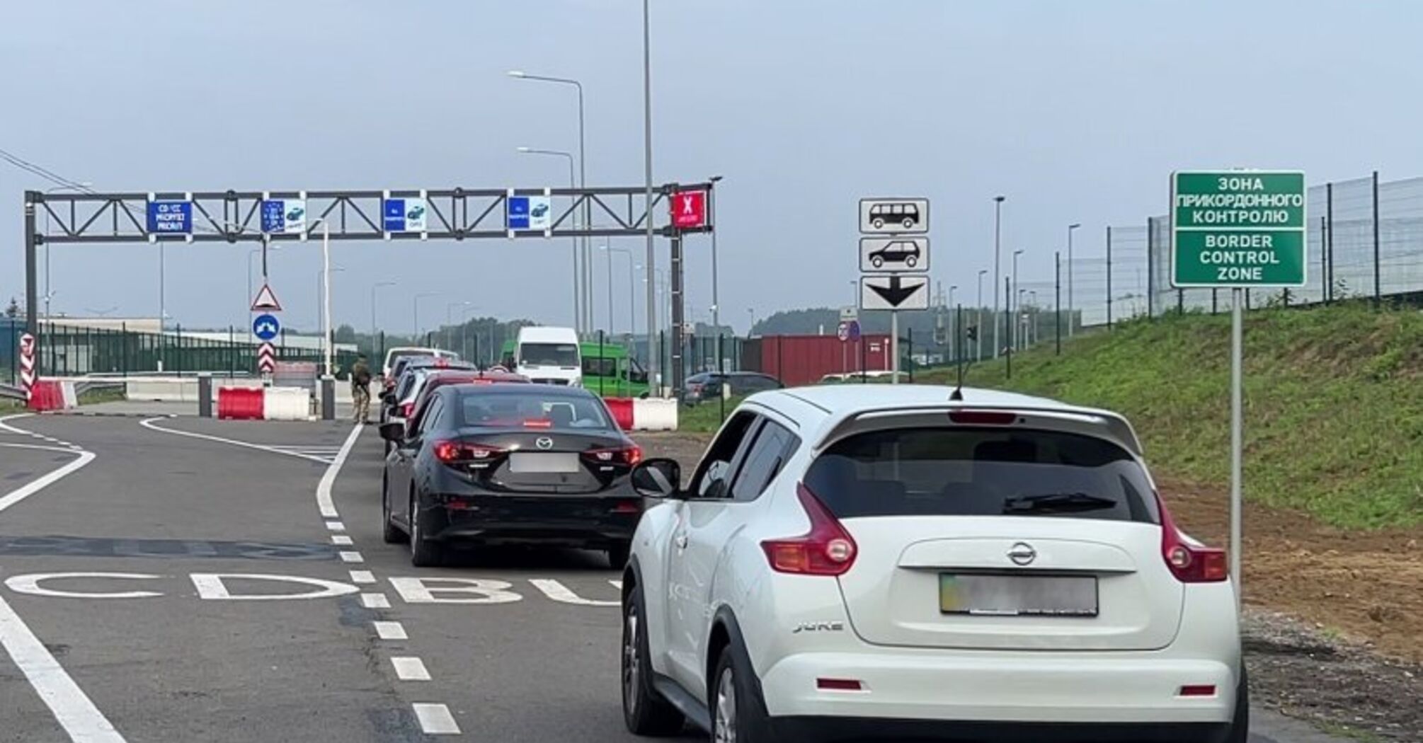 Що слід перевірити в документах перед святковою поїздкою, щоб не виникло проблем на кордоні