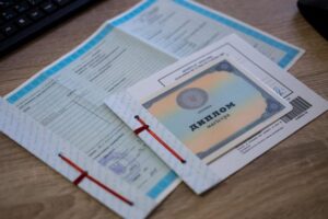 Як безкоштовне апостилювання документів стало приватною послугою