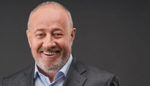 Екс-чиновник з "золотою" пенсією: як він отримав 240 тис. грн щомісячно та виграв 7 млн у Пенсійному фонді
