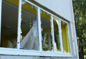 Спосіб бюджетного захисту вікон від вибухової хвилі від українки