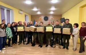 Екоінспекція Полісся надіслала вітання та подарунки колегам на передовій
