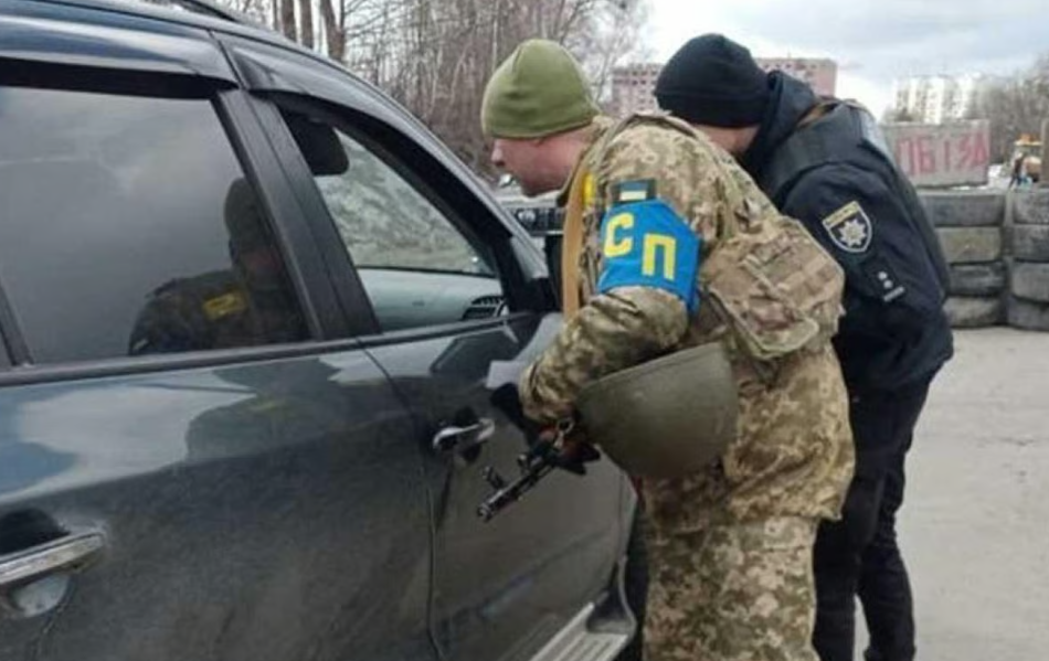 Перевірки на блокпостах: юрист розповів про нюанси отримання повісток