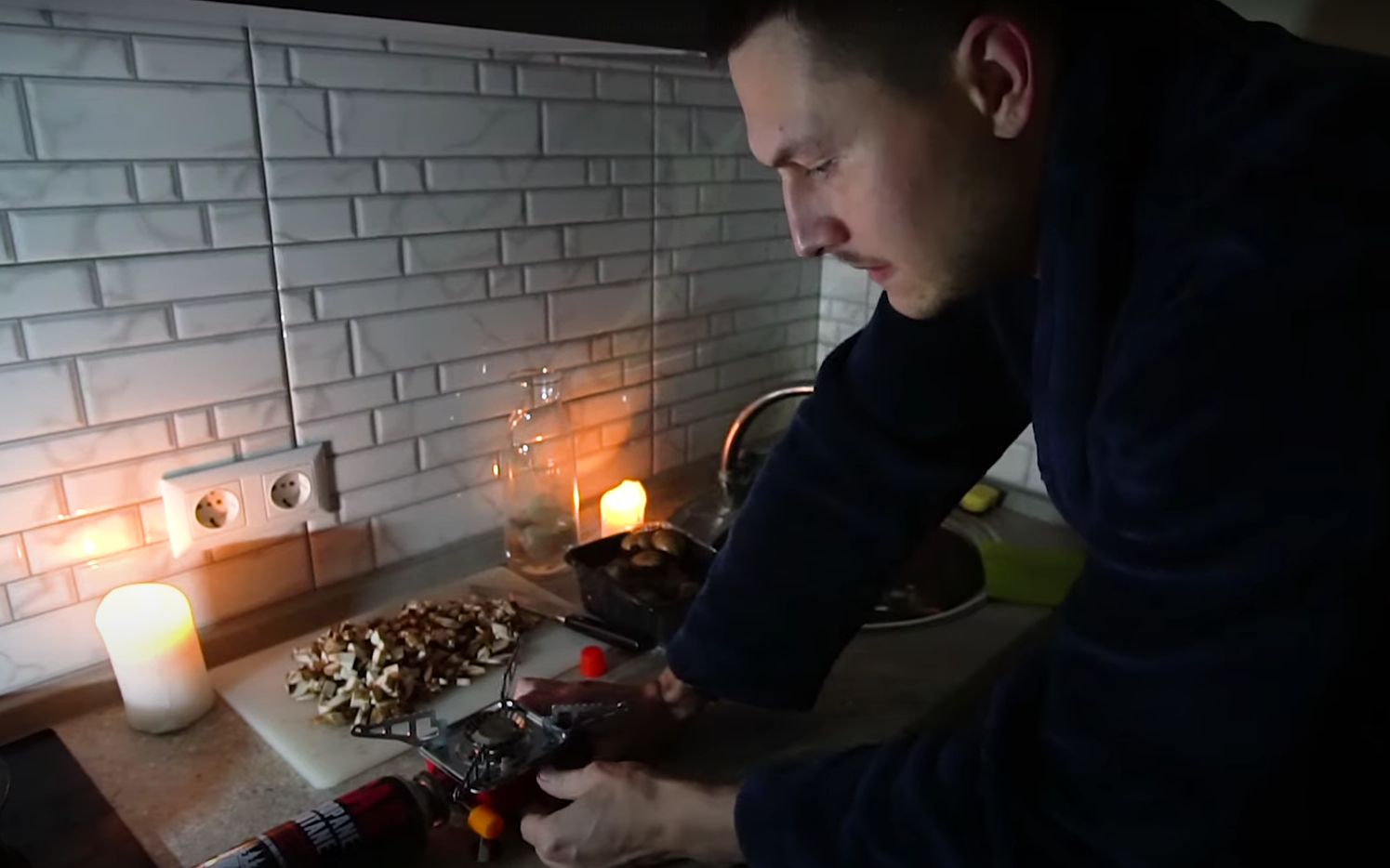 Як приготувати їжу без світла та газу, використовуючи один предмет: простий лайфхак