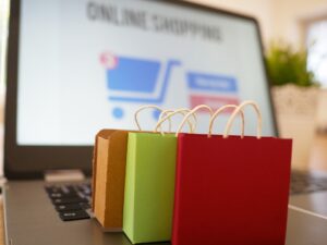 Податкова контролює продажі на OLX: які доходи українців будуть під наглядом