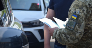 Виїзд за межі країни під час воєнного стану: які документи необхідні для громадян, знятих з військового обліку