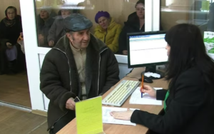 Працювати, поки є сили: пенсія в Україні перетвориться на недосяжну мрію