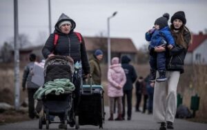 Українські біженці активно переїжджають по Європі: які країни користуються найбільшою популярністю