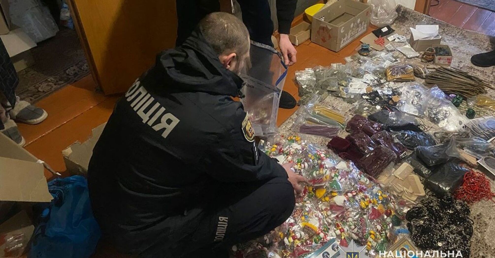 У Тернопільській області затримали шахраїв, що отримували до 2 млн грн на продажу БАДів і "ритуальних товарів