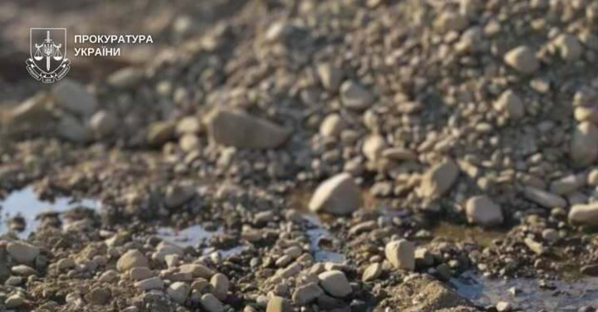 Незаконний кар'єр у Буковині: трьох братів притягнуть до суду