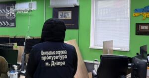 У Дніпрі закрили великий шахрайський кол-центр: вилучено понад 140 одиниць обладнання
