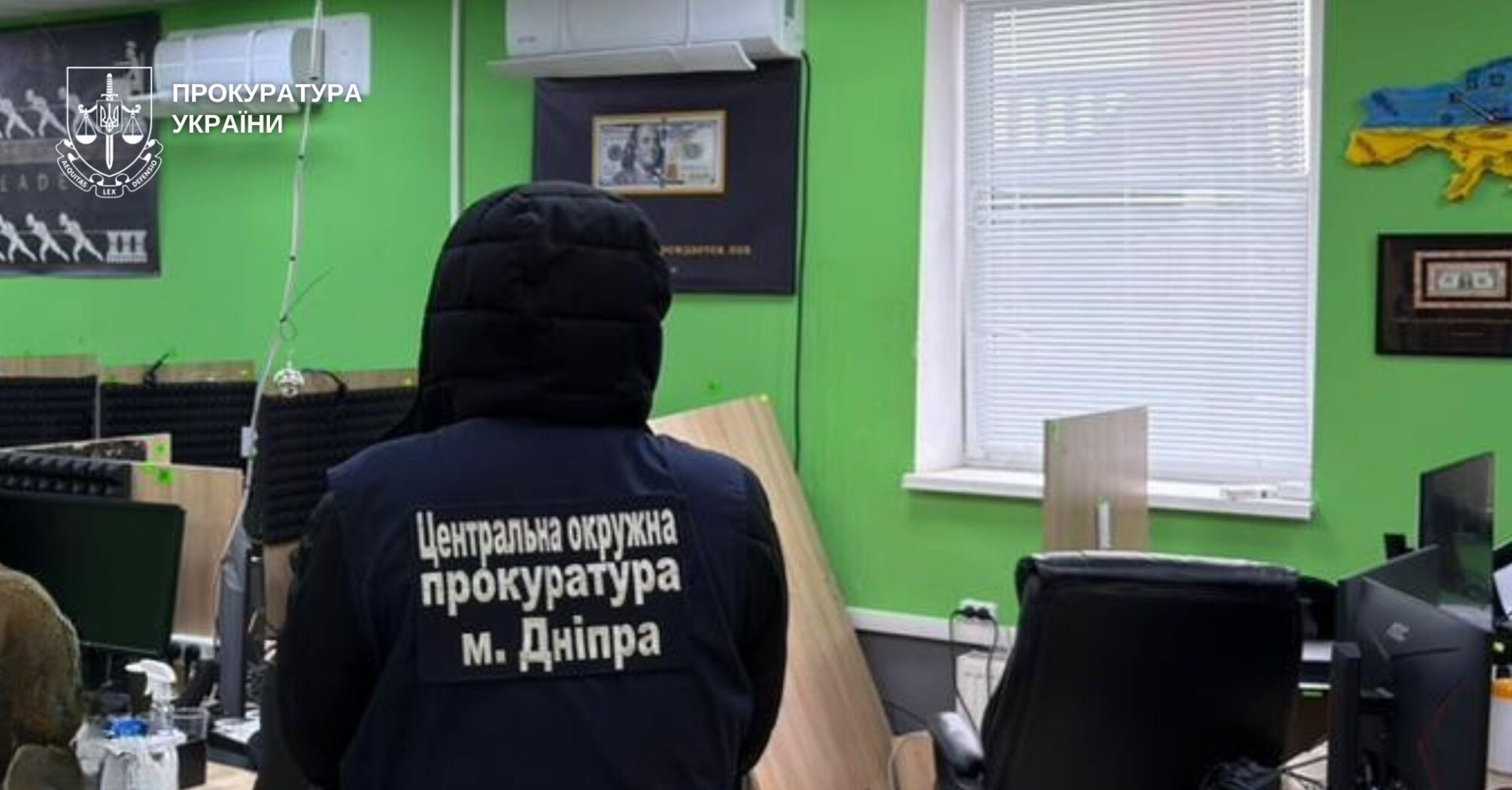 У Дніпрі закрили великий шахрайський кол-центр: вилучено понад 140 одиниць обладнання