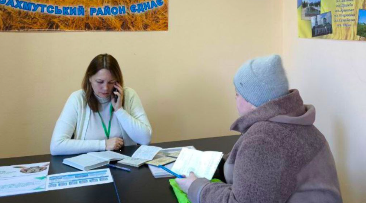 Необхідно терміново оцифрувати трудову книжку, щоб забезпечити пенсійні виплати
