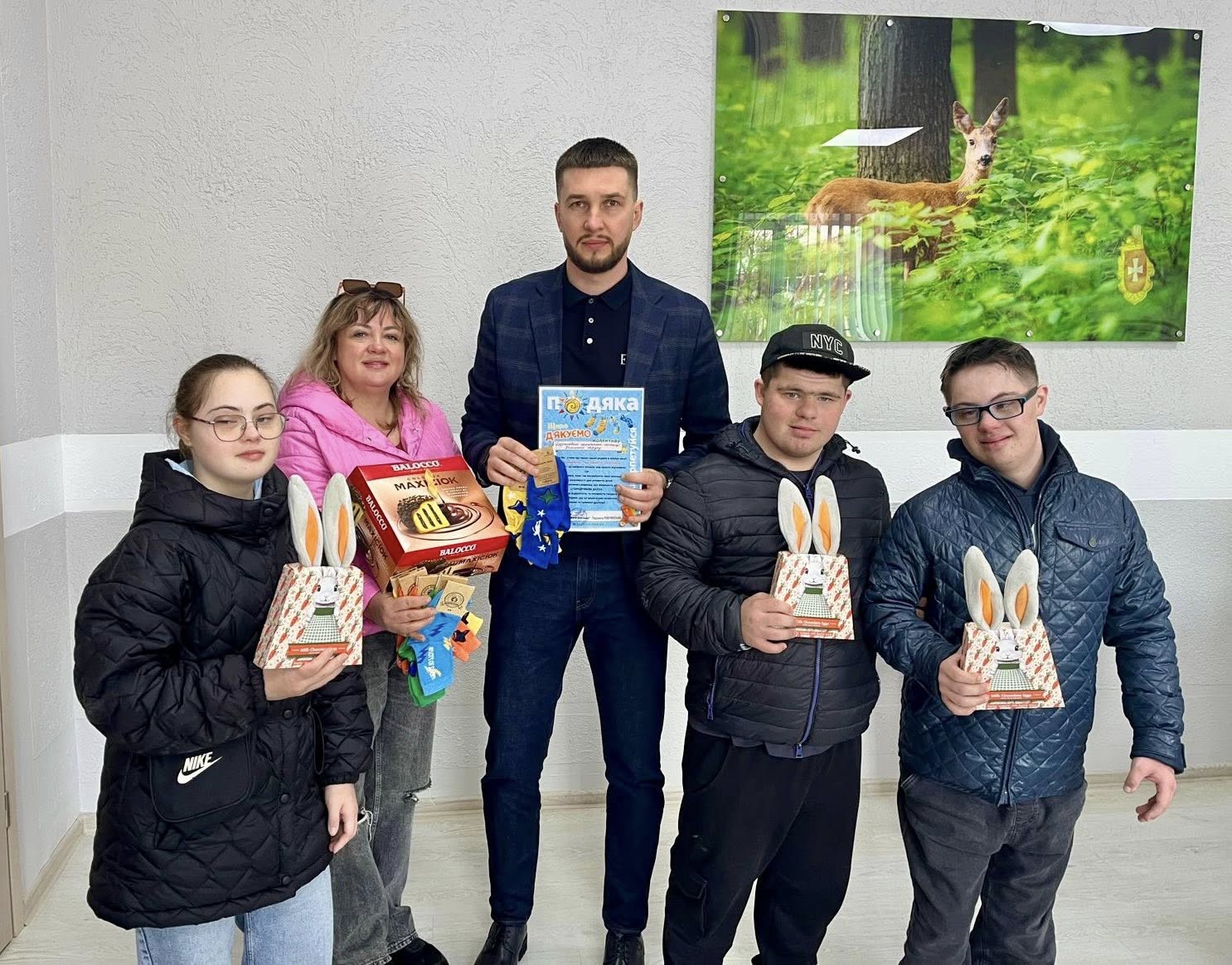 Сонячні гості в екоінспекції: як дитячі усмішки і яскраві шкарпетки об'єднали екологів Житомира