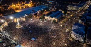 Угорщина на перепутті: більше 100 тисяч людей взяли участь в антиурядовій акції